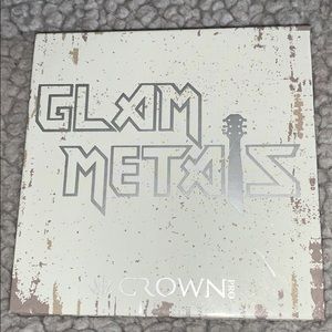 Crown Pro Glam Metals eyeshadow palette